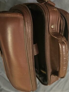 Avenues Classic Brown Leather Messenger Bag NWOT